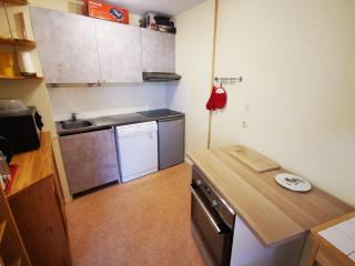2 Pièces, skis aux pieds, proche commerces avec balcon. Capacité 6 pers, animaux non admis - FR-1-771-11 - 3