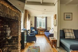 Cosy Matlock Cottage with Valley Views - 9