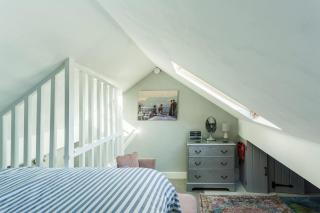 Cosy Matlock Cottage with Valley Views - 4