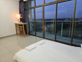 004 Palazio High Floor Netflix - 3