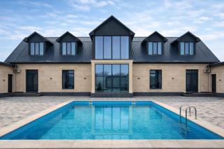 Huaxia Hotel Bishkek - 0