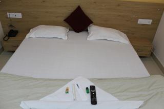 Shri Rajadhiraj Ashray- Nr Mathura Railway Station - 6