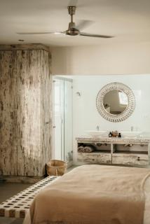 Serene Lagoon Escape with Hot Tub - 8