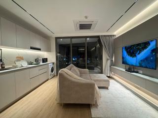 Boat Avenue Lakefront Apartments, brand new place - 2