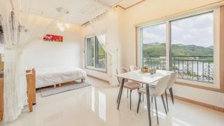 Gapyeong Ribbon Spa Pool Villa - 9
