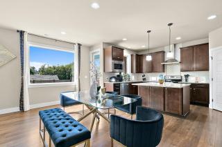 14314 The Puyallup Getaway 4BD Home - 4