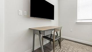 Landing Incredible 2BD Gym Courtyard - 6