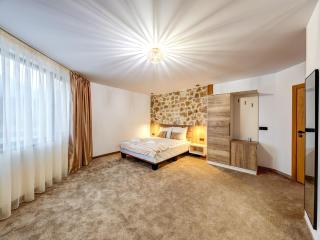 Къща за гости "Mirror Lake" - 9