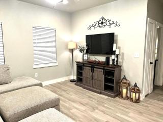 New, Mins to Glen Rose Medical Center, Stunning Kitchen, Gas Fire-Pit - 8