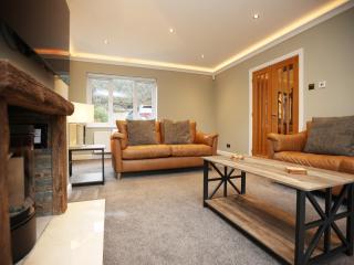 Is Y Coed Place By N And N Stays Ltd, Stunning 5 bed house in Wenvoe Cardiff, Perfect for contractors and corporate stays, Pvt parking and WIFI - 4