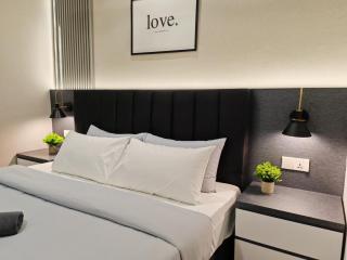 Piccadilly Greentown Premium Suites by IWH Suites - 2