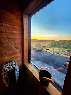 Aurora Glass Cabin I Private Sauna and Jacuzzi - 1