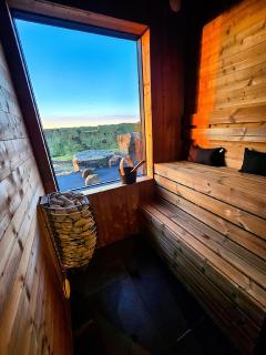 Aurora Glass Cabin I Private Sauna and Jacuzzi - 2