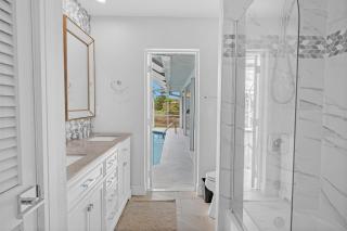 Serene Canal Views, Heated Pool & Relaxation - Villa Pelican Paradise - Roelens - 5