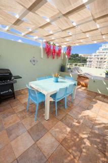 St Julians Seaviews HillTop House - 7