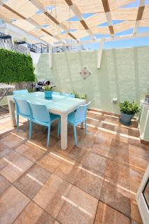 St Julians Seaviews HillTop House - 8