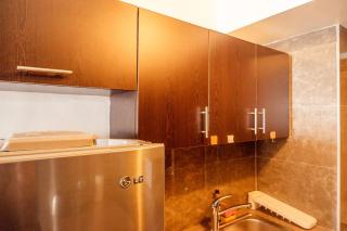 Elegant Condo at ETON Baypark Manila - 4