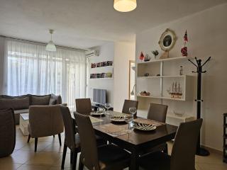 Two Bedroom Apartment With Sea View 100 - 2