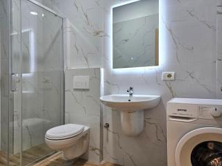 One Bedroom Apartment With Sea View - 6