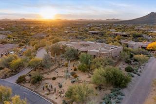 Your Luxury Desert Villa with Pool Hot Tub & Views - 9