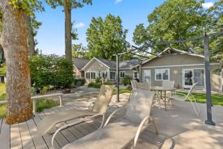 2 Lakefront Cottages with Docks, Bikes, BBQ - 5