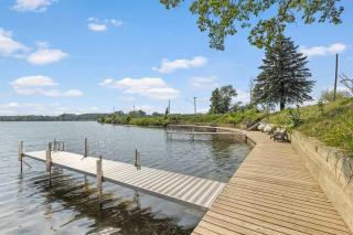 Cozy pet-friendly cabin with dock, firepit, bikes, BBQ - 5