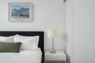 Modern 2 Bed Condo in the Junction+Parking - 4