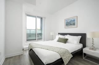 Modern 2 Bed Condo in the Junction+Parking - 9