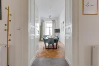 Stylish Central Prague 3BR 3BA Apartment by Wenceslas Square - 4
