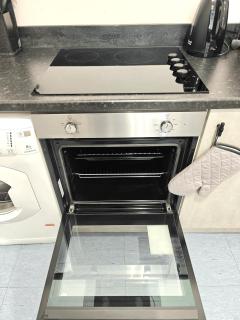 Premium 1BR Executive Stay I Fast Wi-Fi & Cozy Bed - 2