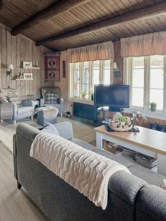 Idyllic Cabin By The Water In Hessdalen - 3