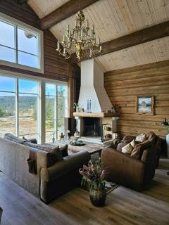 Timber Cabin With Mountain Views In Synnfjellet - 0