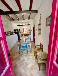 Masía de siglo XIX rodeada de viñedos y mar - 7