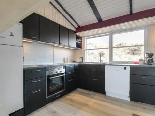 Holiday Home Vika - 600m from the sea by Interhome - 4