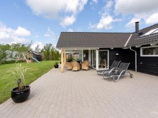 Holiday Home Harek - 800m from the sea by Interhome - 1
