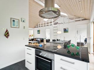 Apartment Elara - 200m from the sea by Interhome - 9