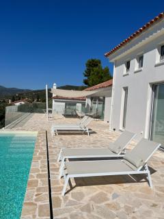 Privatised Pasparo Estate - 3 Apartments & Pool - 8