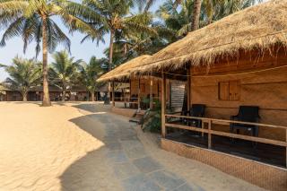 Blue Corner Beach Huts & Restaurant - 4