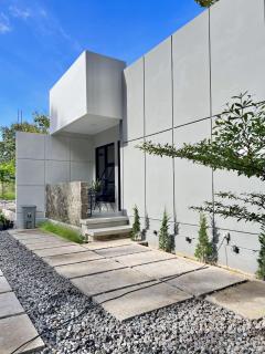 Damey Villas with Private Pool Gunungkidul - 8