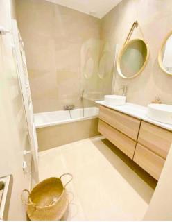 Central city 2 bedroom apartment with terrace and parking - 1