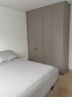 apto 2 quartos, ar condicionado, vaga, condomínio com piscina, portaria 24h - 8