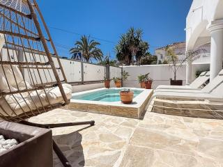 Sunny Villa & Rooftop Near Beach REMS - 3