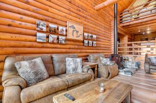 Magical Metamora Cottage with Fire Pit, Pond, Deck! - 6