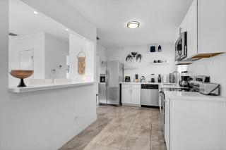 Cozy Miami Private Pool House W- Arcade Games, BBQ - 7