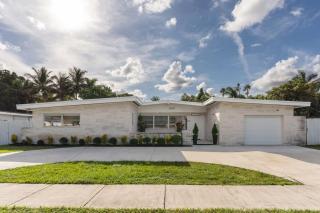 Miami Villa with Heated Pool Luxury Stay - 4