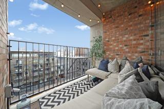 Stylish 1-Bed Apt with Balcony Canal Views - 9