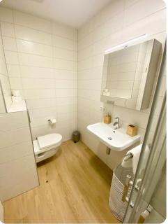 Contemporary 1 bedroom with parking - 1