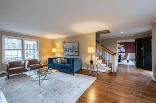 Gorgeous Unique House in Bethesda with 8 Beds - 1