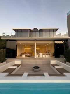 PORTRAIT Bangsaen - Beachfront Serviced Pool Villa - 0