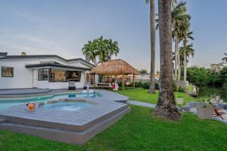 Waterfront House - Arcades, Tiki & Firepit, Golf - 9